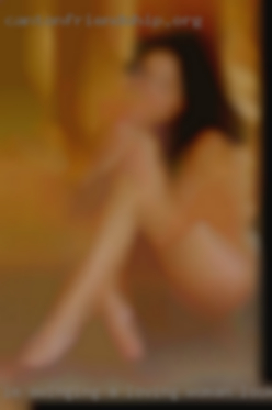 I'm swinging a loving woman looking couples for love near Pittsburgh.
